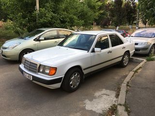 Mercedes Series (W124) foto 1