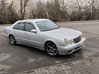 Mercedes E-Class foto 3