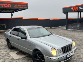 Mercedes E-Class foto 2