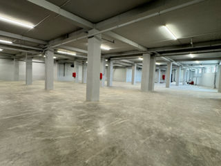 Spatiu comercial de 1100 mp cu teren privat ! foto 1