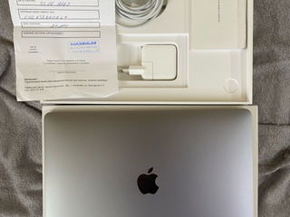 Продам MacBook Air M1 2020