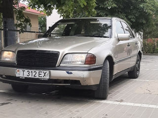 Mercedes C-Class foto 3