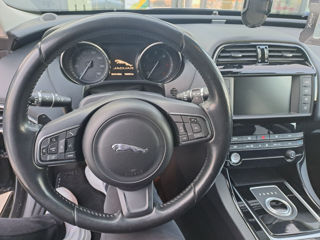 Jaguar XE foto 4