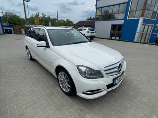 Mercedes C-Class foto 2