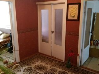 Se vine apartament cu 4 camere, starea foarte buna,urgent foto 2