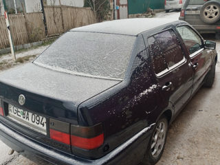 Volkswagen Vento foto 2