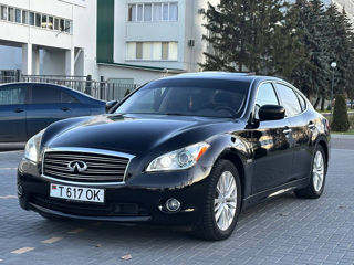 Infiniti M