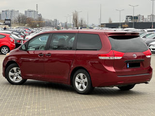 Toyota Sienna foto 5