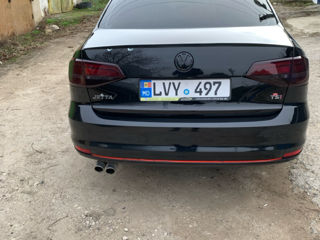 Volkswagen Jetta foto 2