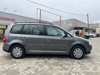 Volkswagen Touran foto 4