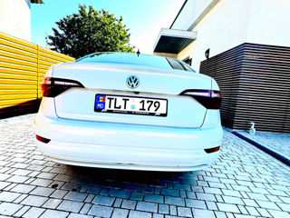 Volkswagen Jetta foto 8