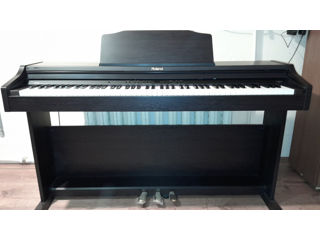 Pian electronic, Pian digital ROLAND RP 401R Pianul digital ROLAND RP 401R este in stare perfecta (p foto 1