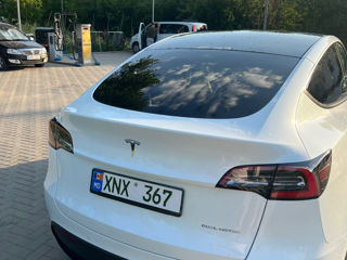 Tesla Model Y foto 7