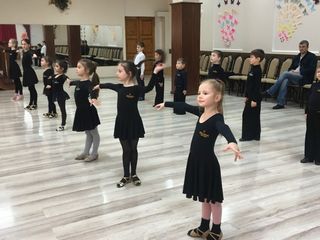 Dansuri pentru copii centru botanica