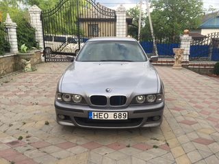 BMW 5 Series foto 1