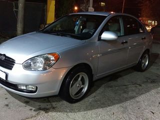 Hyundai Accent foto 6