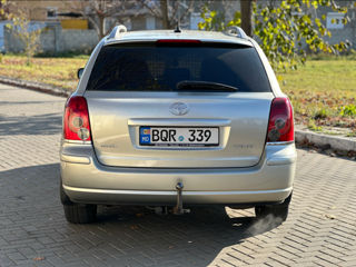 Toyota Avensis foto 4