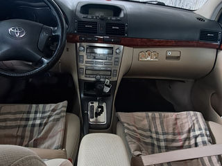 Toyota Avensis foto 4