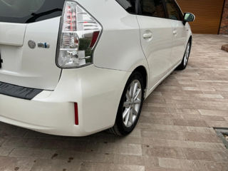 Toyota Prius v