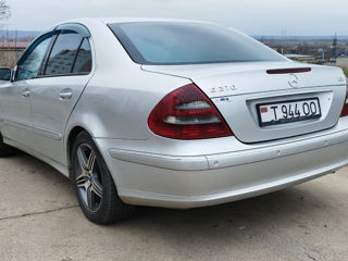 Mercedes E-Class foto 2