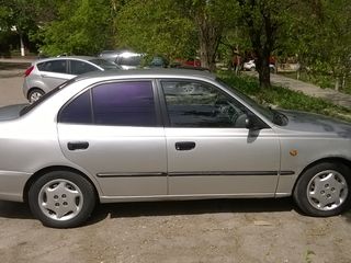 Hyundai Accent foto 3