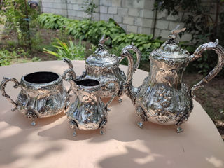 Серебряный чайно-кофейный сервиз из 4 предмета XIX век.