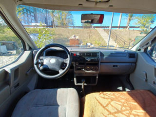 Volkswagen Caravelle foto 1