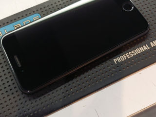 Продам iphone SE второго поколения