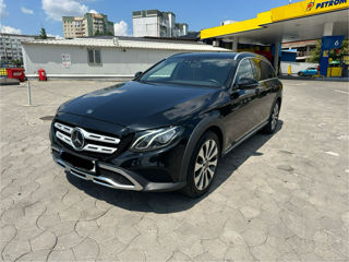 Mercedes E-Class foto 1