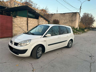 Renault Grand Scenic foto 2