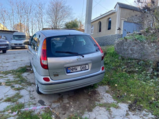 Nissan Almera Tino foto 4