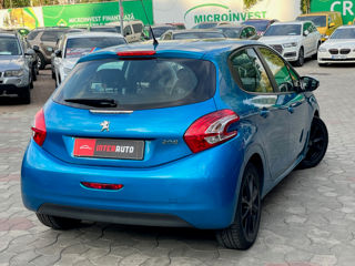 Peugeot 208 foto 3