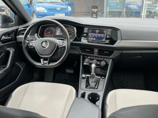 Volkswagen Jetta foto 4