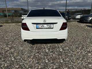 Mercedes C-Class foto 4