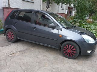 Ford Fiesta foto 3