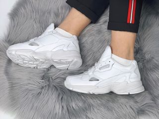 Adidas Falcon white женские foto 8