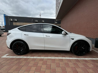 Tesla Model Y foto 7