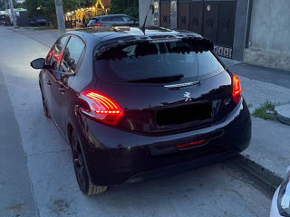 Peugeot 208 фото 1