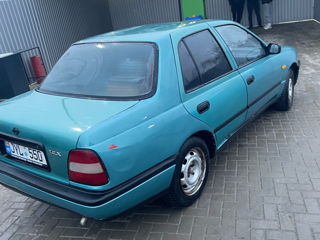 Nissan Sunny foto 5