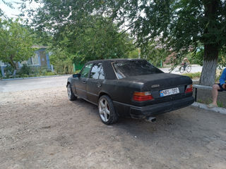 Mercedes Series (W124) foto 2