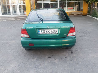 Hyundai Accent foto 4