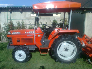 Tractor Kubota L-1, 235 foto 1