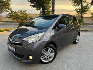 Toyota Verso-S foto 1