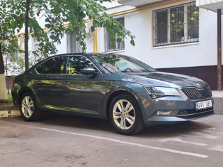 Skoda Superb foto 1