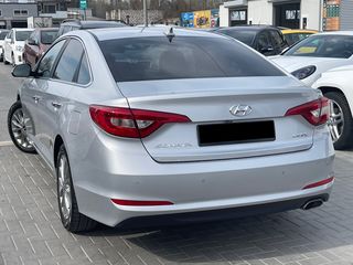 Hyundai Sonata foto 2