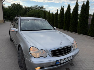 Mercedes C-Class foto 1