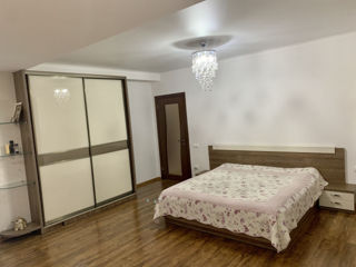 Apartament cu 3 camere, 135 m², Ciocana, Chișinău foto 3