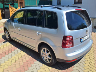 Volkswagen Touran foto 4