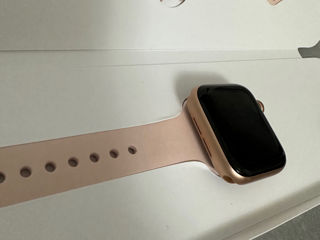 Apple Watch Series 5 , Gold Aluminum Case 40mm, Pink Sport Band foto 1