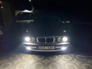 BMW 5 Series foto 2